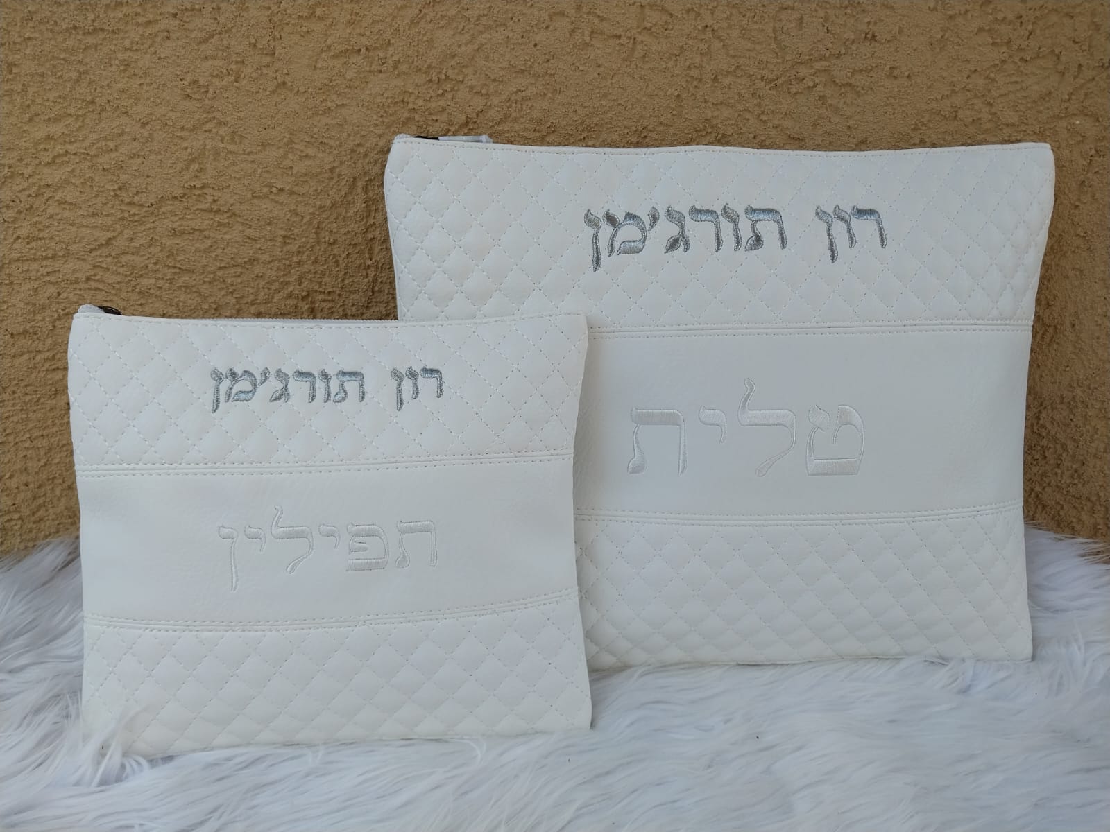 כיסויים לתפילין וטלית “מעוין לבן” עם שם