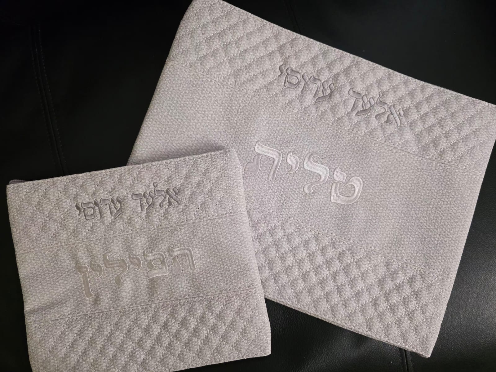 כיסוי לטלית ותפילין דמוי עור עם שם