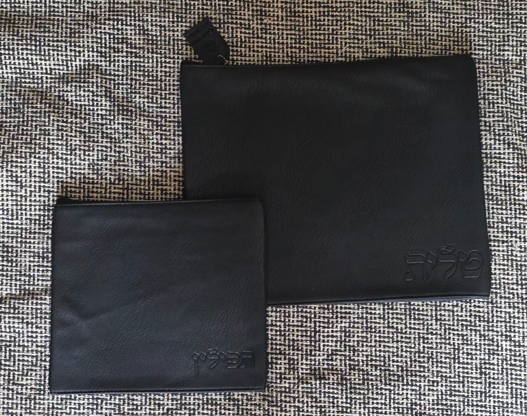 כיסויים לטלית ותפילין – שחור קלאסי עם שם